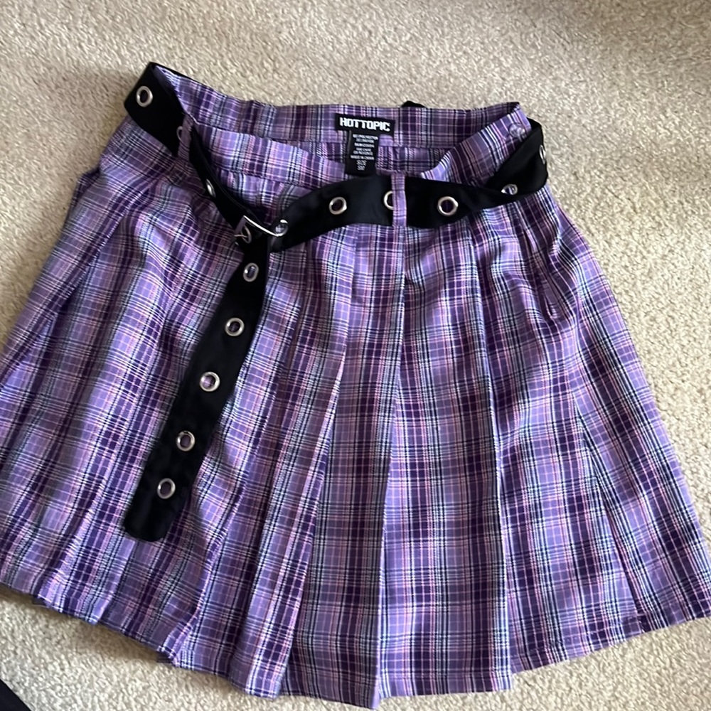 Hot Topic pink navy white plaid pleated skirt in size S